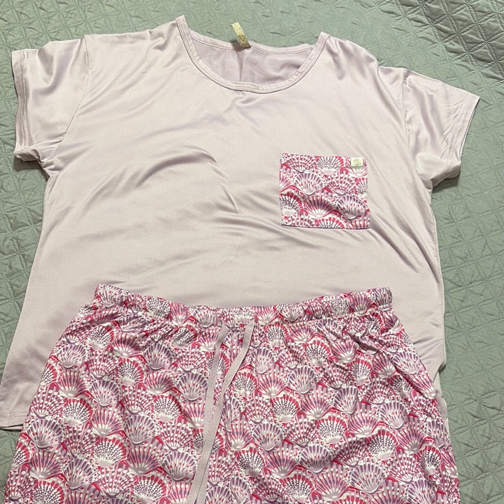 Womens XL Simply Southern PJ short set.